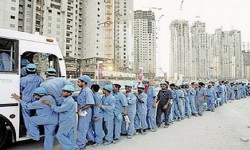 عند اول ازمة في الشركات يفصل الموظف السعودي ويبقى الاجنبي مع ان عدد المواطنين اقل من  17%من عدد العاملين